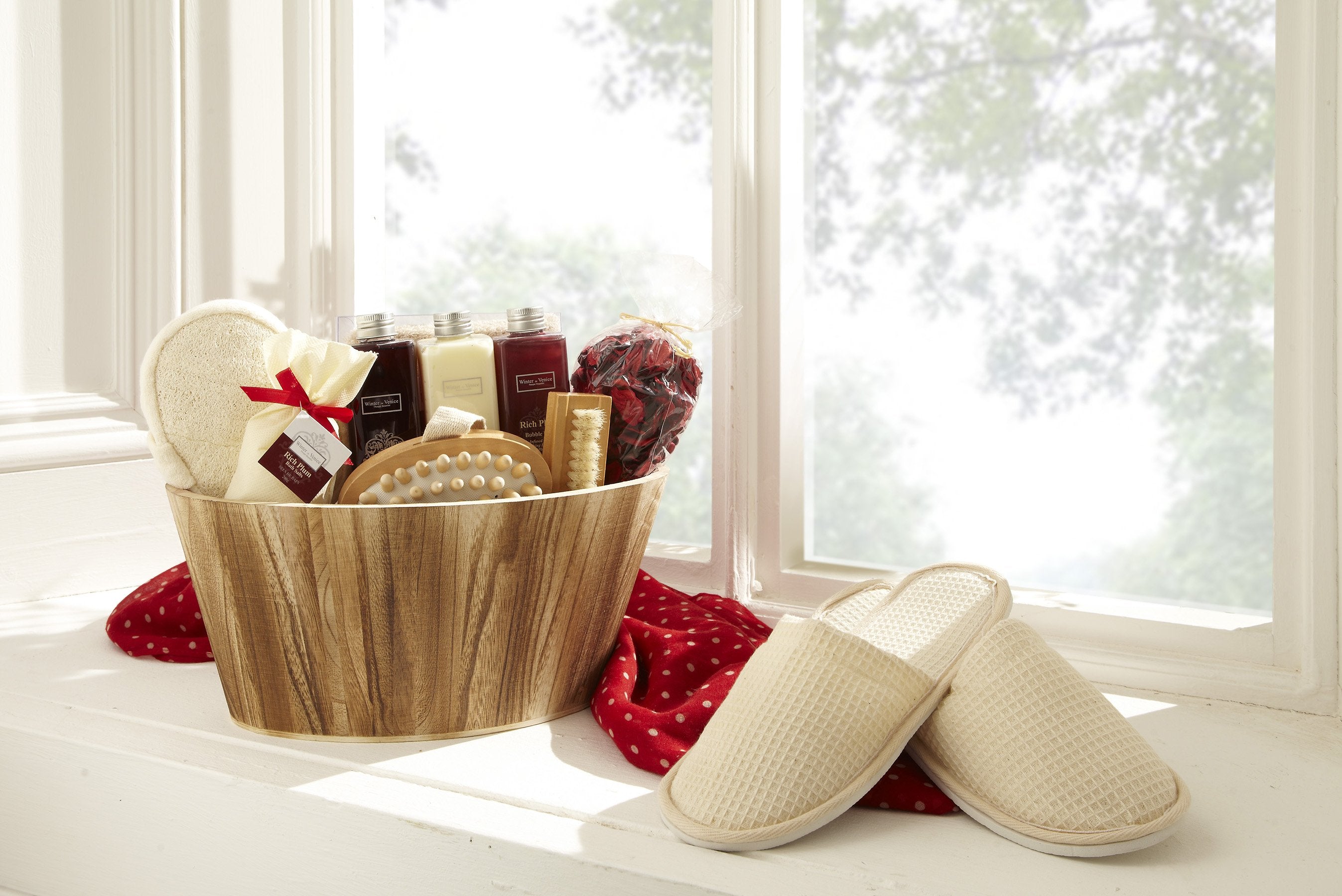 Winter In Venice simple Rich Plum Oval Bowl