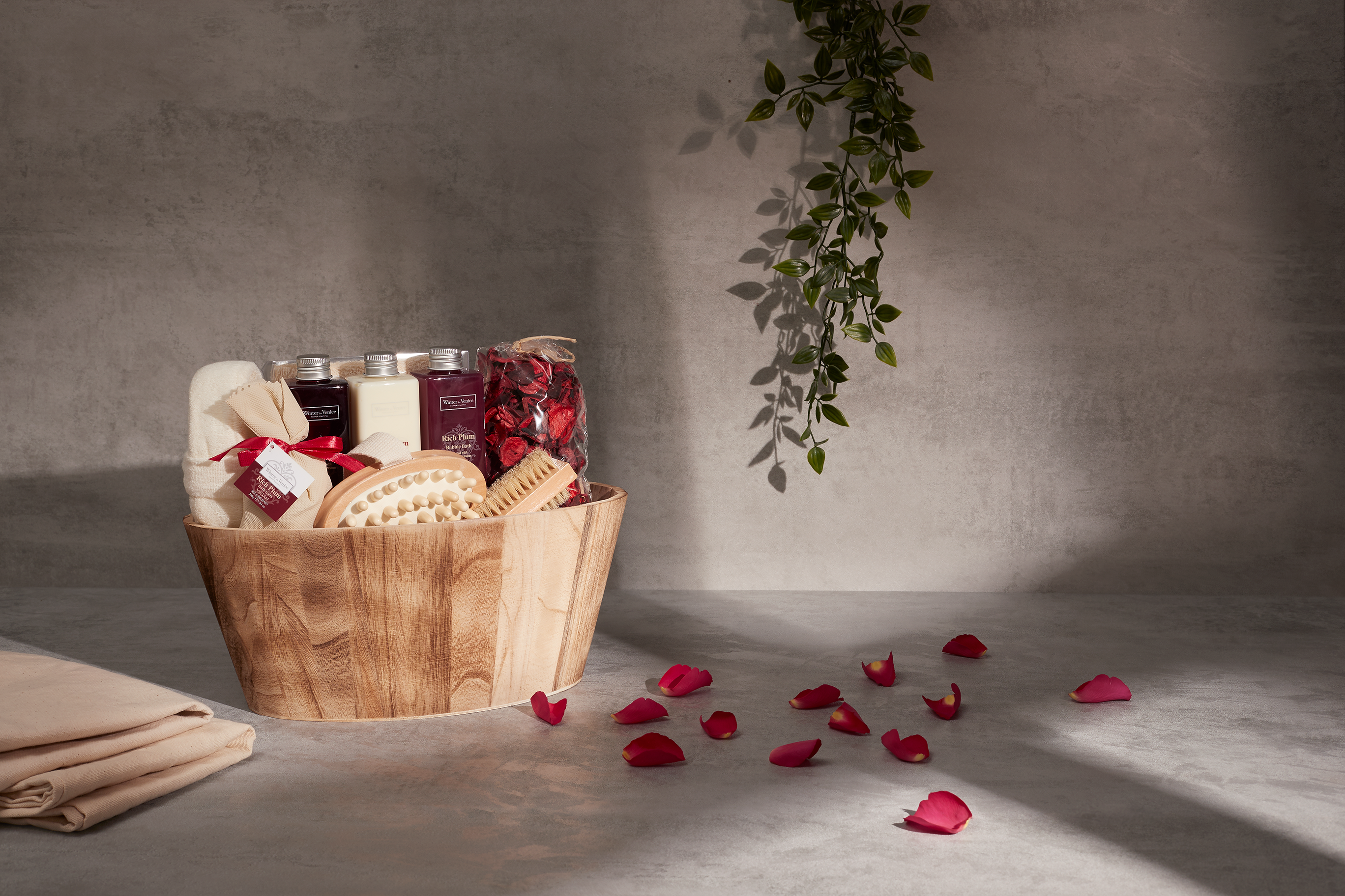 Winter In Venice simple Rich Plum Oval Bowl